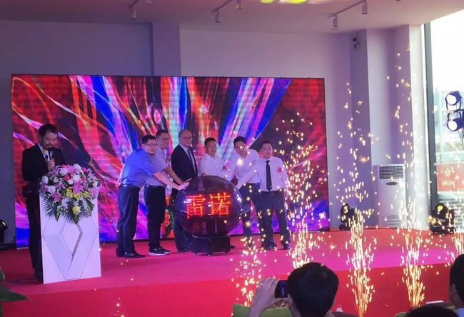 绵阳GA黄金甲春风雷诺4S店盛大开业4.jpg